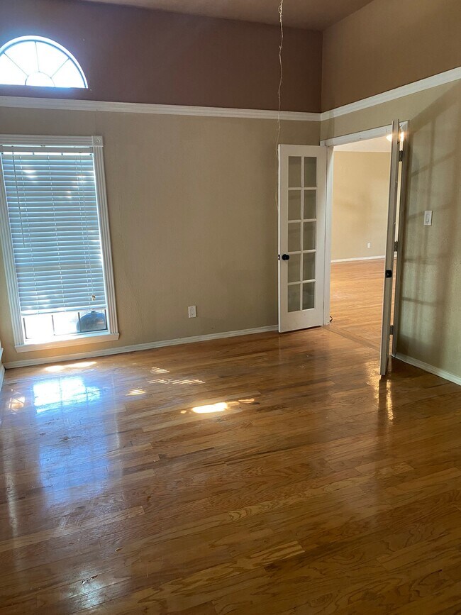 Foto del edificio - 5203 Sutton Ct