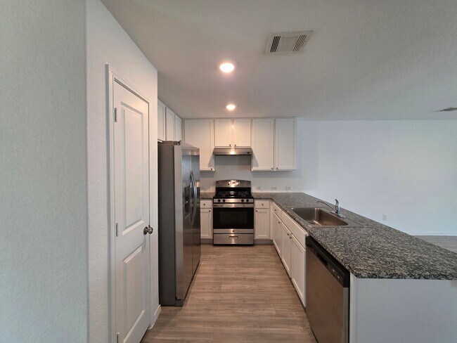 Foto del edificio - SINGLE FAMILY HOME FOR RENT