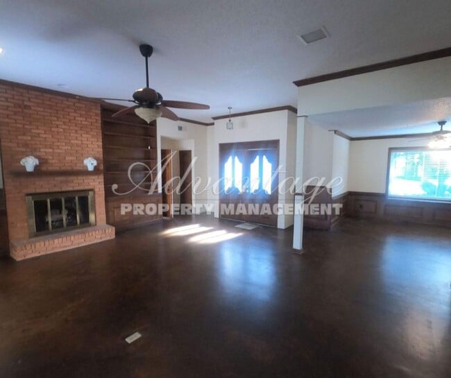 Building Photo - Very Nice 4 Bedroom and 3 Bathroom Home Fo...