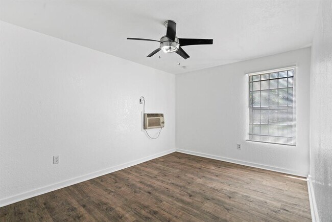 Foto del edificio - 7430 Mount St