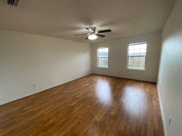 Building Photo - 120 Vivian Loop