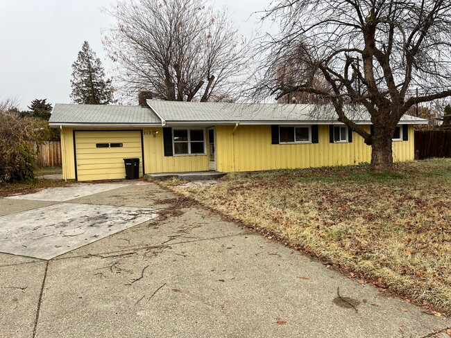 Foto del edificio - 3 bedroom house off of 40th Ave, Yakima