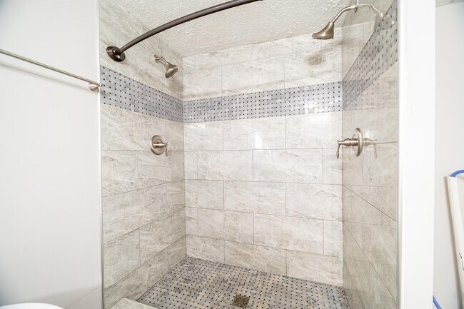 Foto del edificio - 465 Brehl Ave