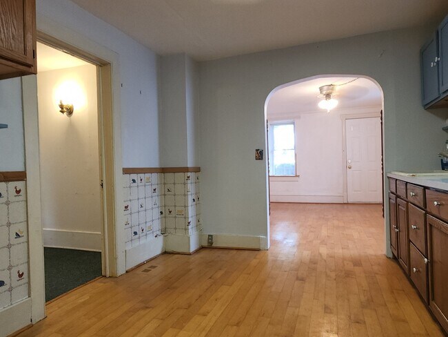 Building Photo - 809 N Bluff St