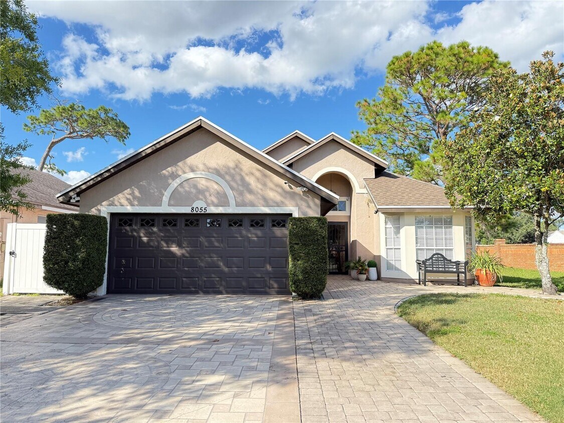 Foto principal - 8055 Antibes Ct