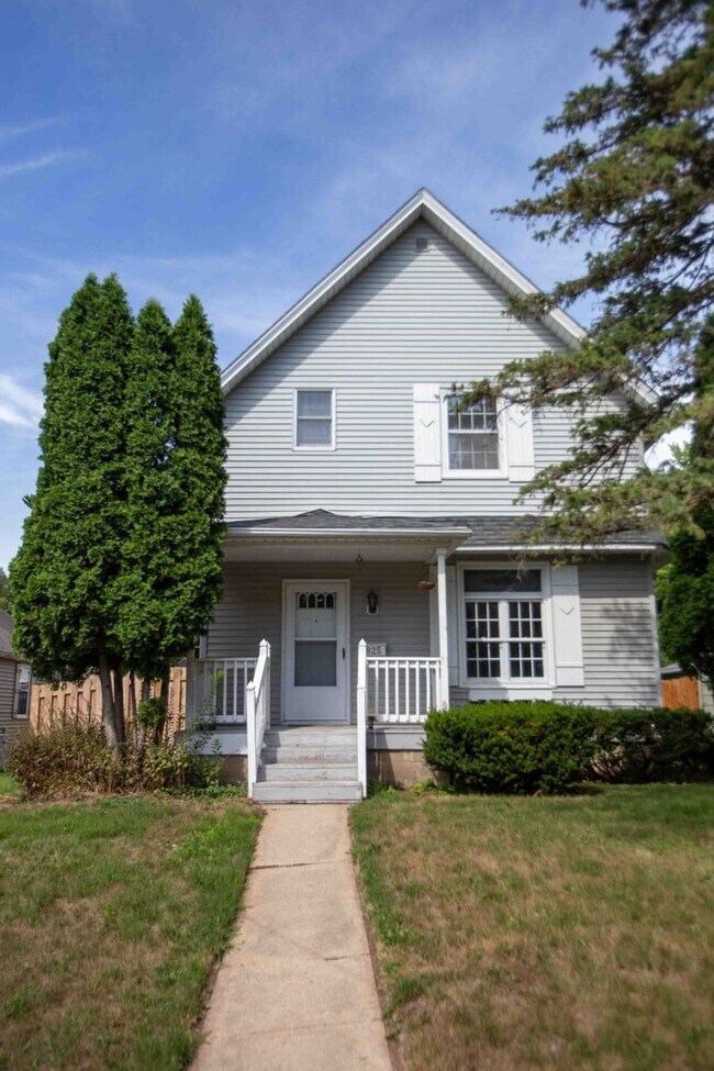 Foto del edificio - Available NOW! 3 bedroom 2.5 bathroom home...