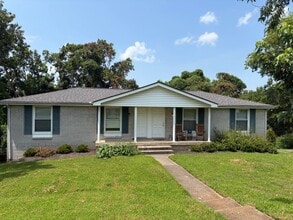 Building Photo - 2716 Donna Hill Dr