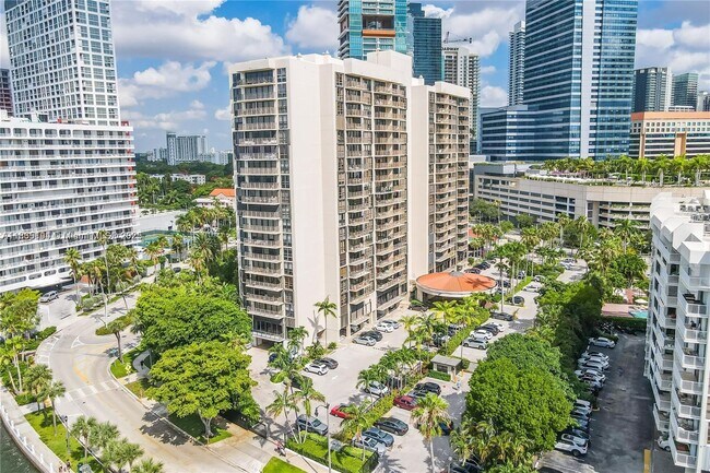 Foto del edificio - 1450 Brickell Bay Dr