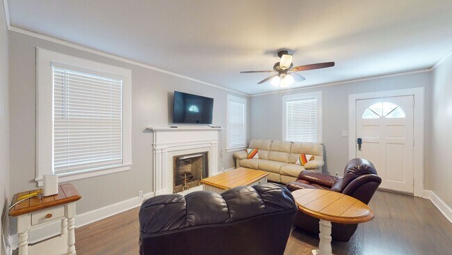 Building Photo - 2 Bedroom 2 Bath Fully Furnished home.