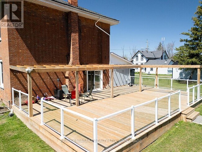 Photo du bâtiment - 1561 N Shore Dr