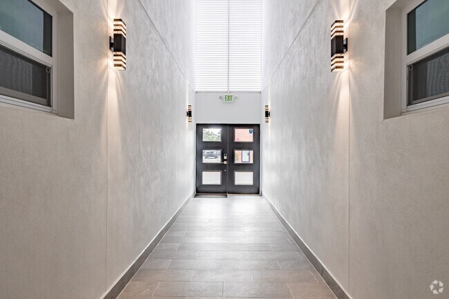 Entrada del edificio - 5:30 O Clock-Brand New Luxury Apartments