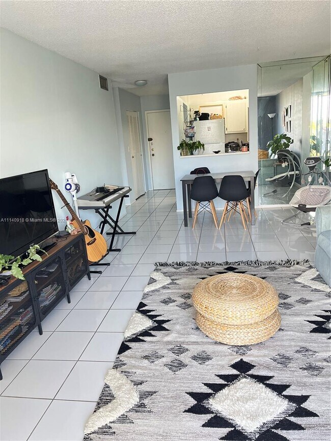 16950 W Dixie Hwy Unit 427, North Miami Beach, FL 33160 Condo for