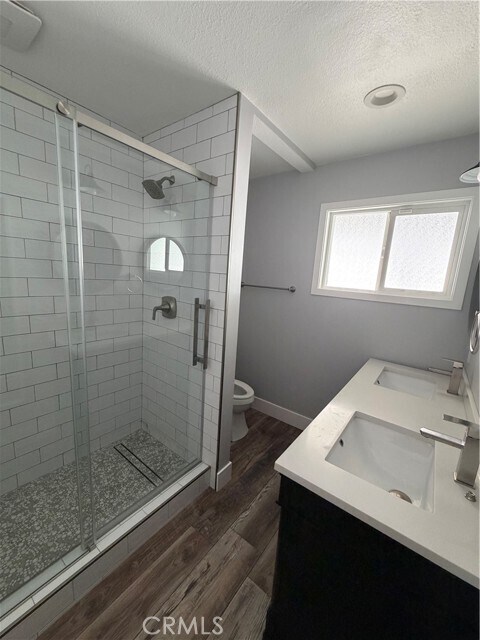 Building Photo - 650 Juanita St