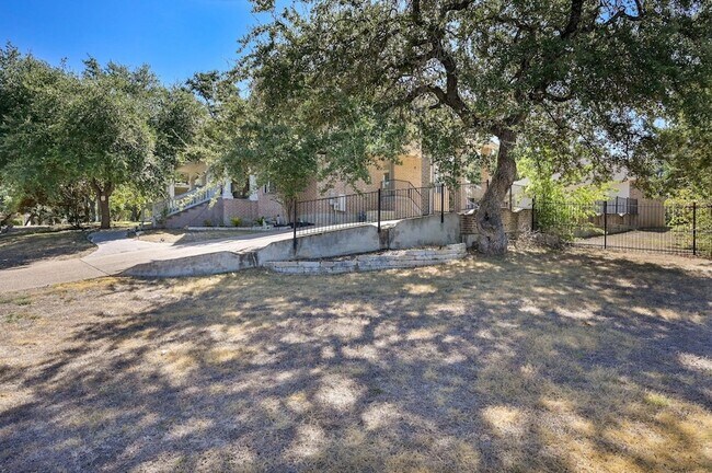 Building Photo - 10011 Brightling Ln