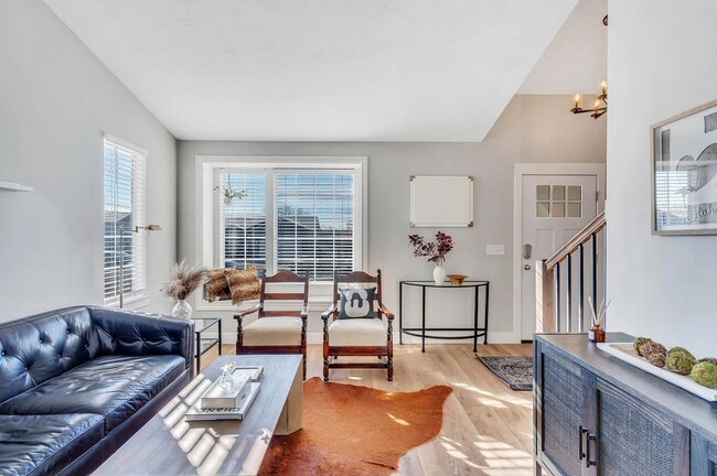 Building Photo - Fully Furnished 5 Bed/3 Bath in Lehi