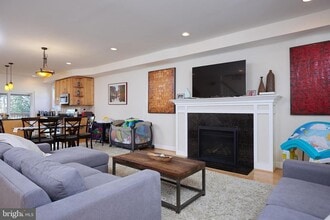 Building Photo - 324 Varnum St NW