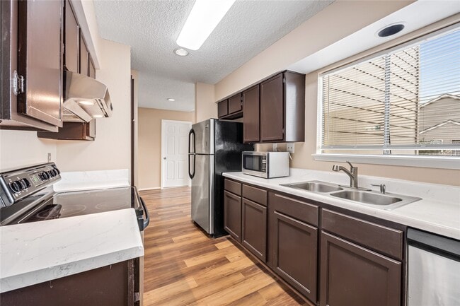 Building Photo - 6701 Sands Point Dr