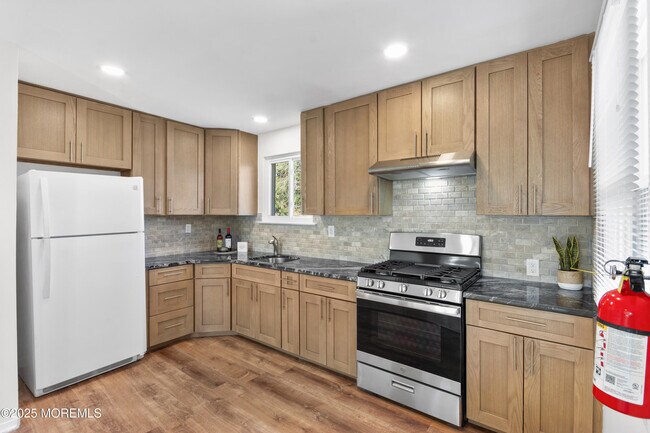 Foto del edificio - 85 Helen Ave