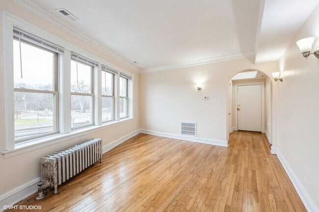 Building Photo - 1745 W 91st St