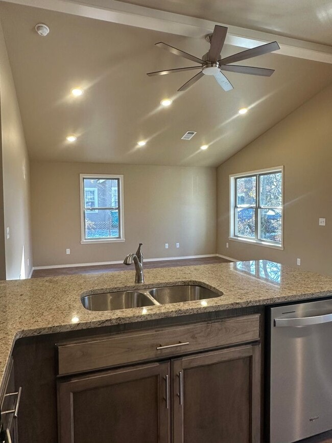 Building Photo - Come look at this beautiful 3-bedrom 2-bat...