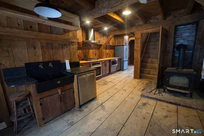 Foto del edificio - 45 Hoppen Rd