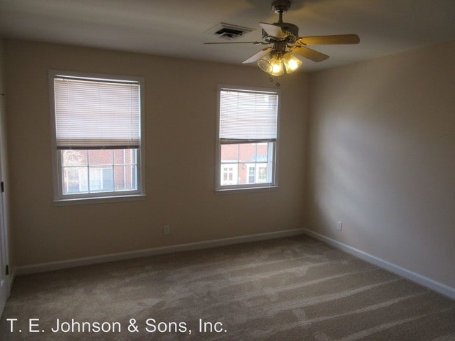 Building Photo - 2 br, 2.5 bath House - 323 Hanover Arms