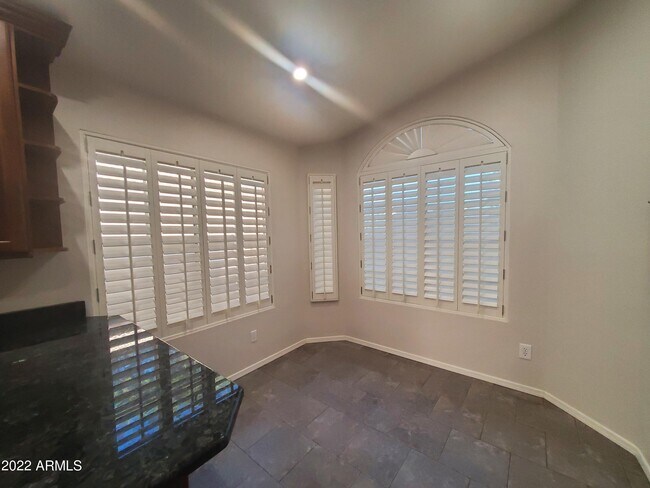 Building Photo - 4150 E Tanglewood Dr