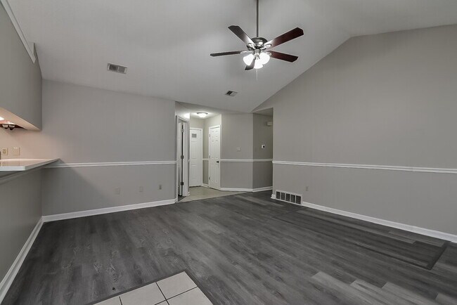 Foto del edificio - 6536 Rosewood Dr
