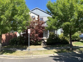Building Photo - 3395 SE Meadowview Way