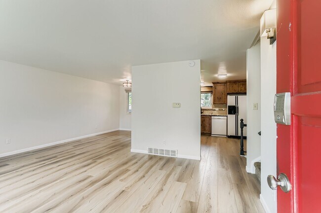 Foto del edificio - 577 Hilltop St