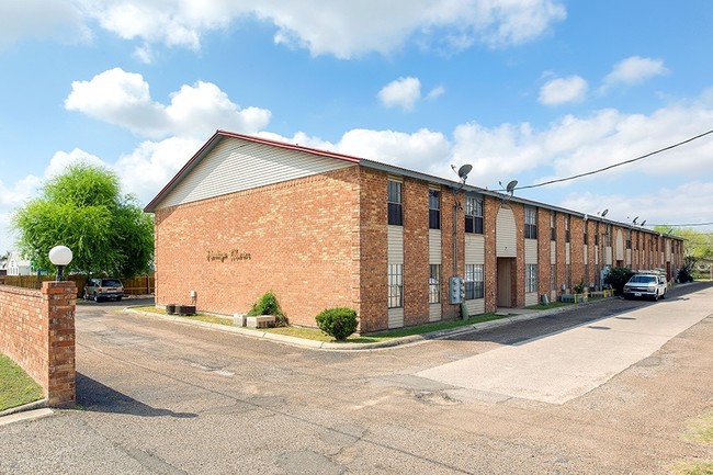 Building Photo - Heritage Manor