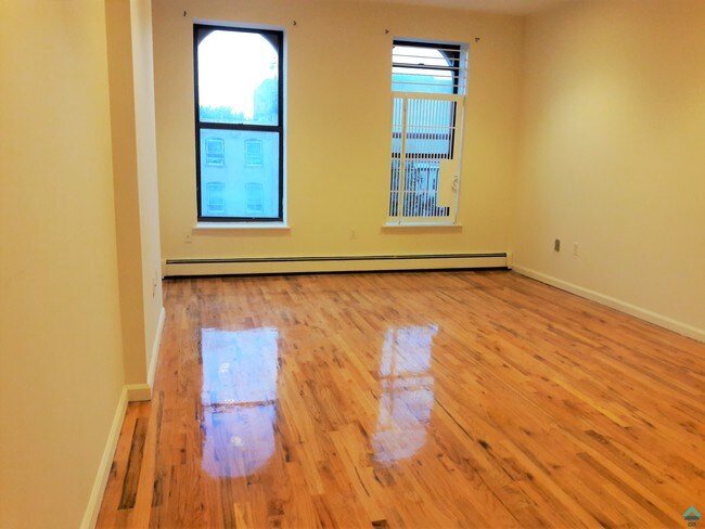 Building Photo - 123 Putnam Ave