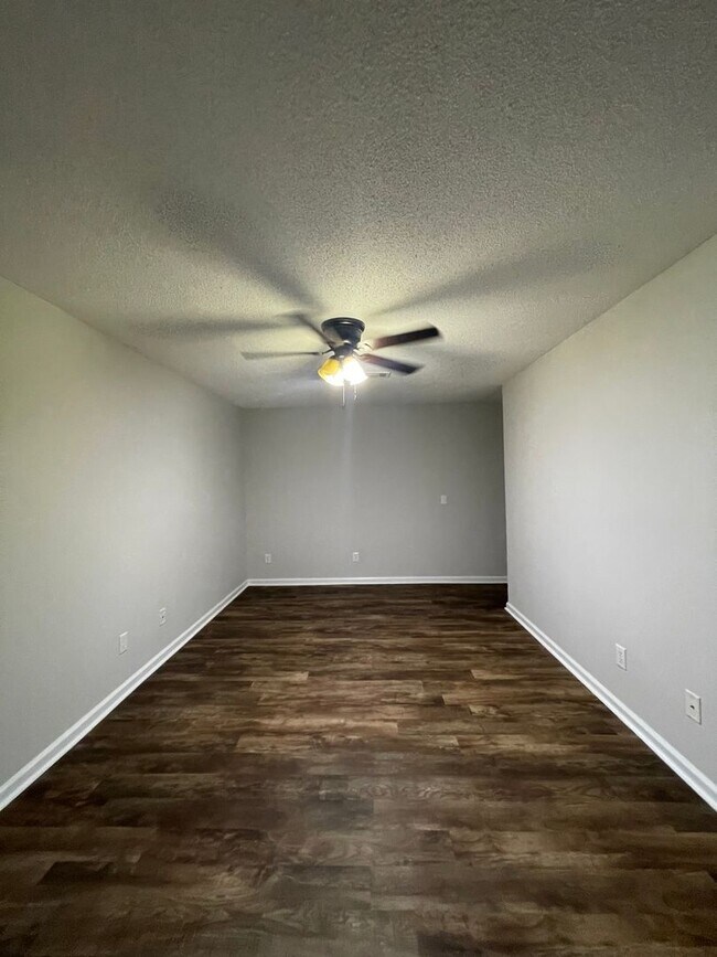 Foto del edificio - 107 Cedar Ct