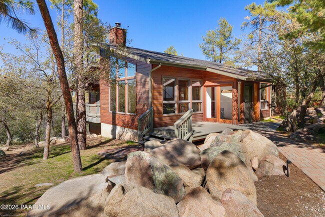 Building Photo - 2255 Pine Dr