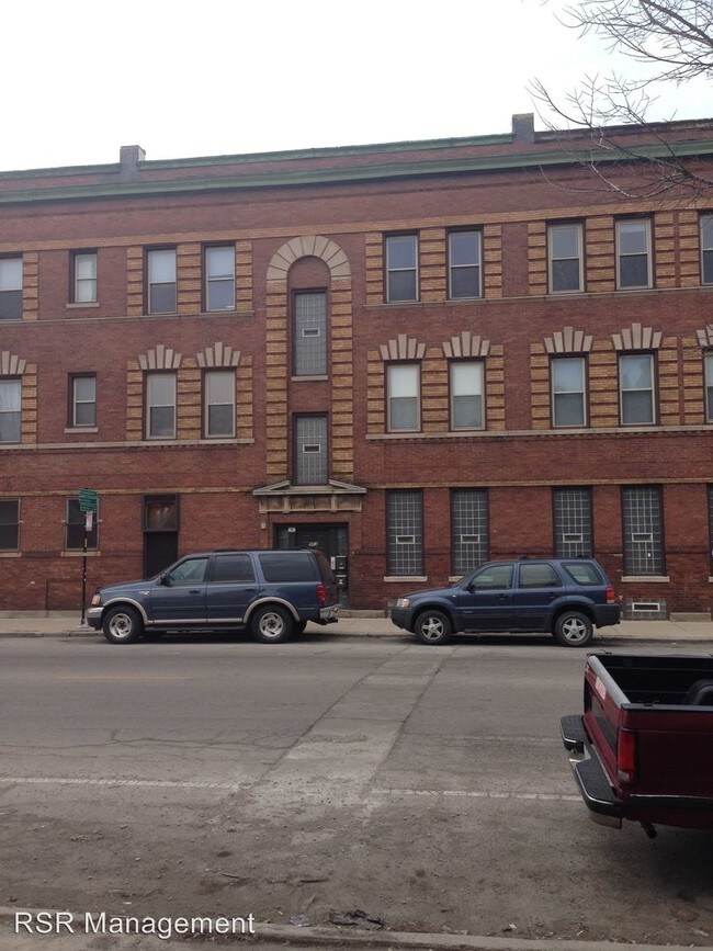 Building Photo - 953 N California Ave