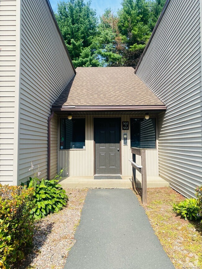 Strawbridge Apartments under 2,000 South Windsor, CT 1 Rentals