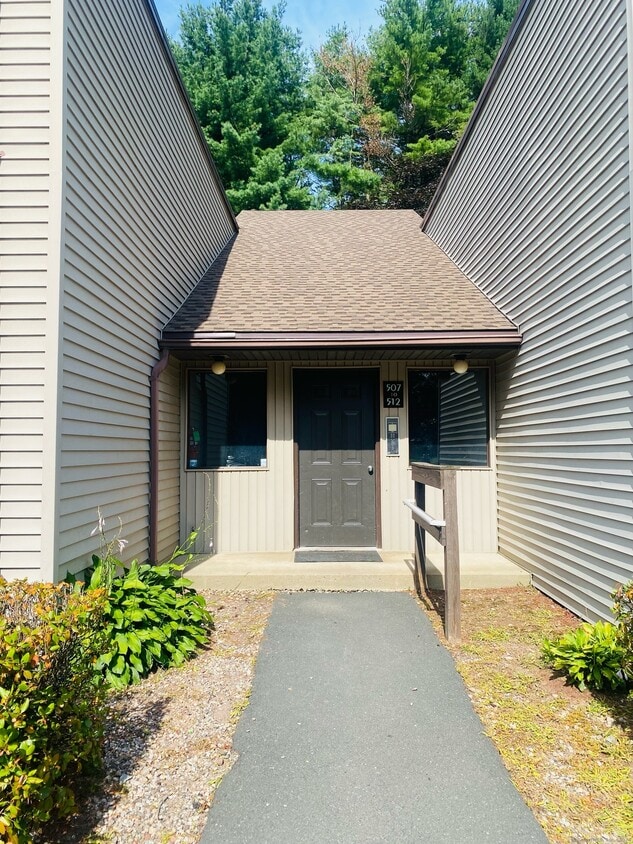 Foto principal - 507 Twin Circle Dr