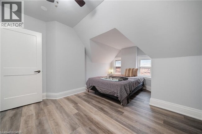 Photo du bâtiment - 120 Robinson St