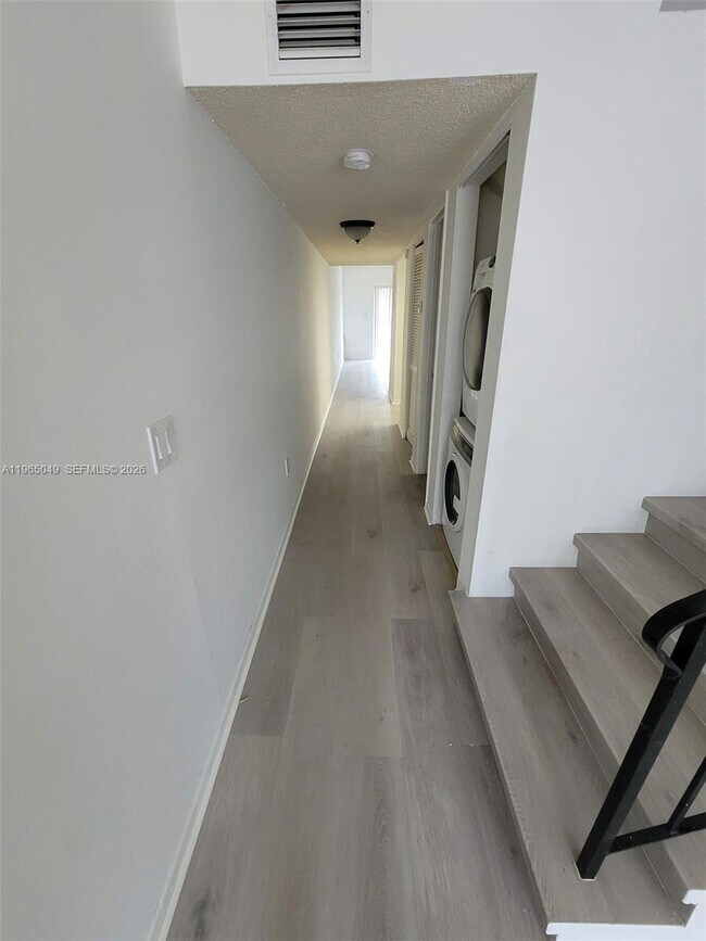 Foto del edificio - 1624 NE 151st St