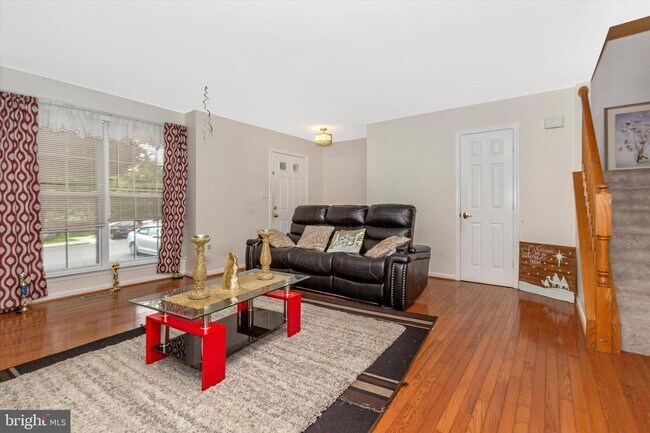 Building Photo - 9217 Ridgefield Cir