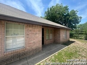 Building Photo - 7639 Windsor Oaks