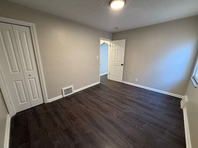 Foto del edificio - Renovated 3-Bedroom Home – We Welcome Sect...