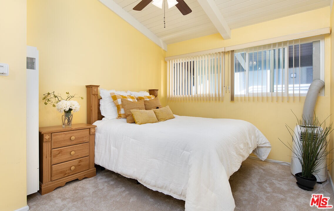 Primary Photo - 6505 Green Valley Cir