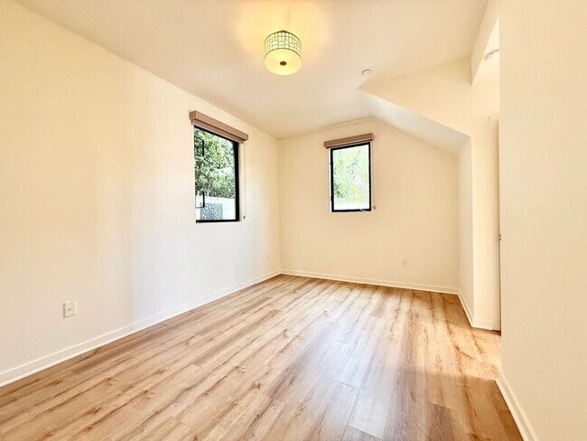Building Photo - 10706 Octave Ln