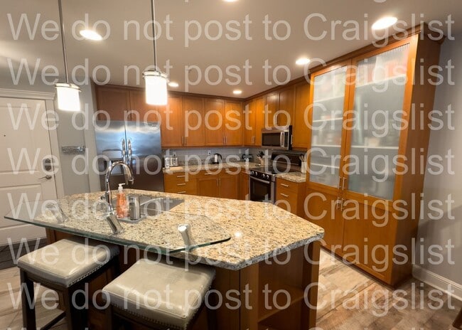 Building Photo - Discovery Park - 2 Bedroom - 2 Bath Condo