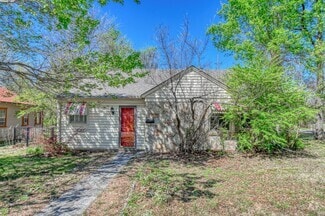 Building Photo - 402 S Lahoma Ave