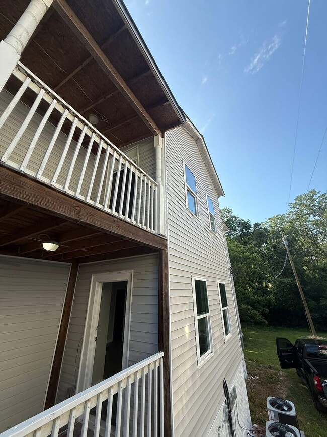 Building Photo - 233 E Cambridge Ave