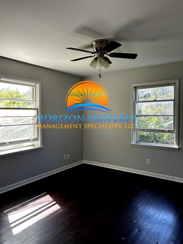 Foto principal - 4604 Lakeview Dr NW