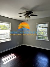 Building Photo - 4604 Lakeview Dr NW