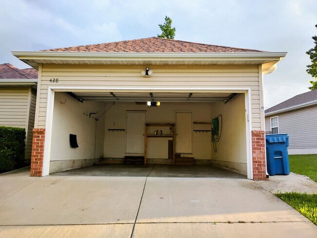 Foto del edificio - 428 W White Ash St